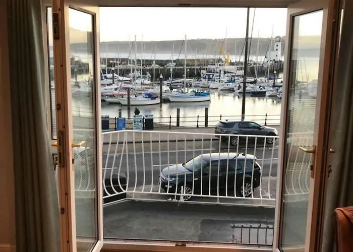 Waterfront アパート